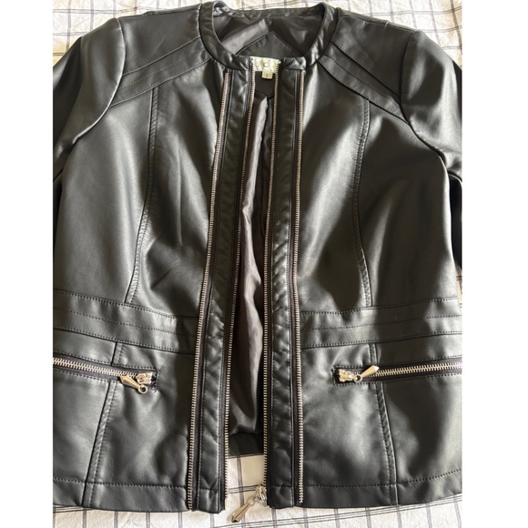 Cleo Petites Black Faux Leather Moto Jacket with Zipper Pockets (S/P) - Picture 5 of 15